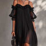 Camelia | Vestido mini de gasa negra con hombros descubiertos y borde de encaje