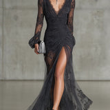 Vestido maxi gris oscuro de encaje con mangas largas y abertura