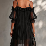 Camelia | Vestido mini de gasa negra con hombros descubiertos y borde de encaje