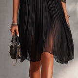 Camelia | Vestido mini de gasa negra con hombros descubiertos y borde de encaje