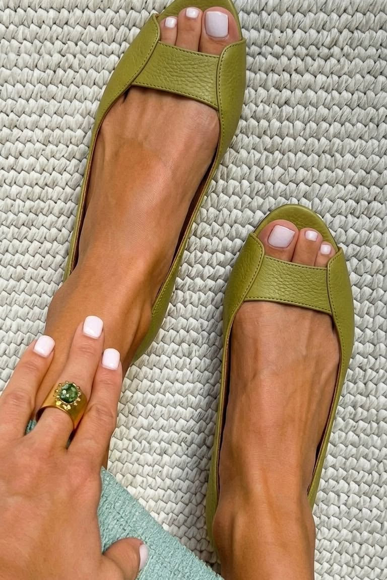 Adelina – Sandalia dorada confort chic