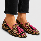 Basilia | Mocasín de leopardo con borlas fucsia