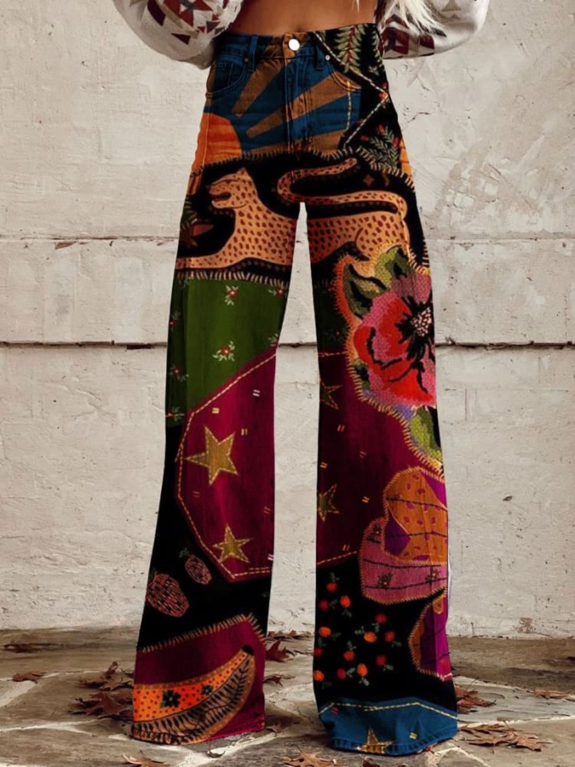 Lenora | Pantalón ancho estampado de collage oscuro con flores rojas