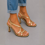 Soledad – Sandalia dorada de encanto veraniego