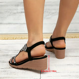 Lía – Sandalias de cuña con detalles brillantes