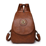 Oria | Mochila con solapa y medallón