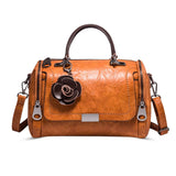 Gardenia | Bolso cilíndrico con flor a mano