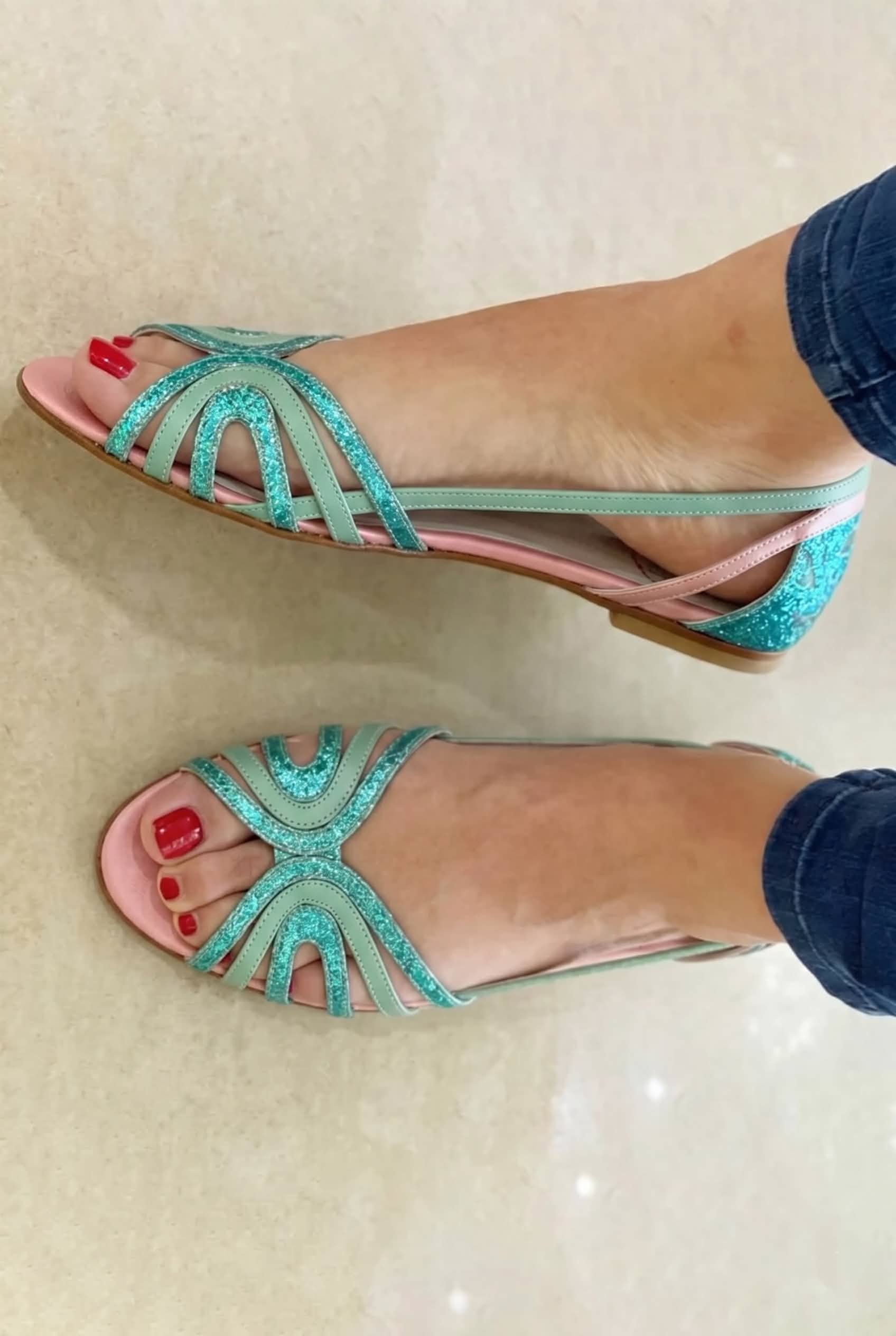 Eleonora – Sandalia dorada luz de verano