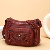 Minerva | Bolso bandolera con broche de corazón