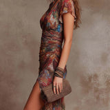 Vestido midi plisado con escote en V