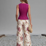 Conjunto de chaleco rosa y pantalones anchos con estampado floral