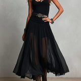 Conjunto de top negro y falda maxi de tul