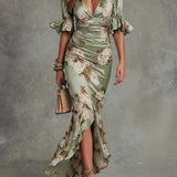Vestido Maxi Asimétrico de Satén Verde con Flores