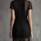 Vestido mini de chifón negro con cintura plisada