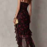 Vestido chic negro y rojo con flores y volantes