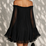 Orosia | Vestido mini negro con mangas acampanadas y hombros descubiertos fruncidos