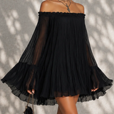 Orosia | Vestido mini negro con mangas acampanadas y hombros descubiertos fruncidos