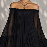 Orosia | Vestido mini negro con mangas acampanadas y hombros descubiertos fruncidos