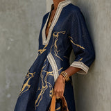Cecilia | Vestido mini de encaje de ganchillo azul marino con motivos dorados y escote en V