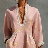 Ninfa | Vestido mini de encaje de ganchillo rosa con motivos dorados y escote en V