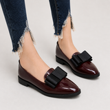 Ermelinda | Mocasín burdeos de charol con lazo