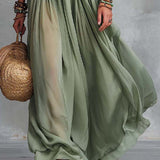 Leire | Vestido largo con bordados florales en los hombros, verde salvia