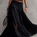 Conjunto con top de encaje negro transparente y falda maxi plisada